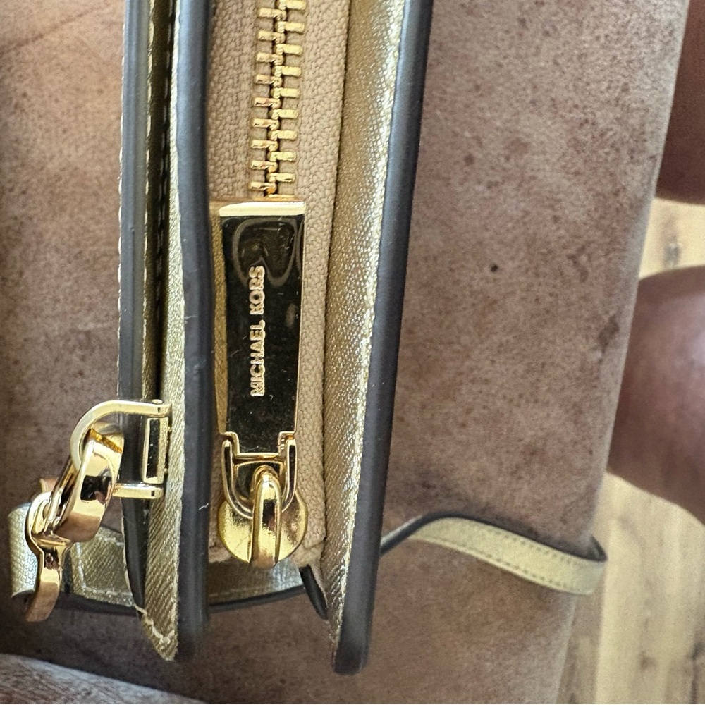 MICHAEL KORS Jet Set Travel  Leather Crossbody Authenticated - Picture 15 of 15